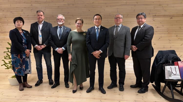 Japanese Ambassador Takashi Okada visits University of Oulu with 6G researchers.